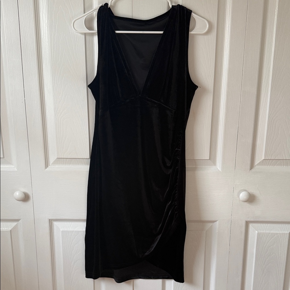 Black Velvet Sleeveless Dress